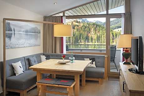 Spitzing Suite, 3 Bedroom Suite, Bedroom 1: 3 King, Bedroom 2:, Bedroom 3:, Sofa bed, Lake view