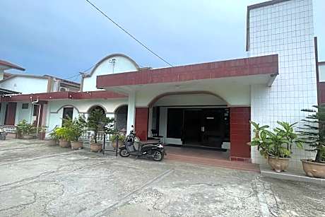 Hotel O Saril Riverside HomestayNearLapangan Musara Alun