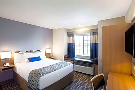 1 Queen Bed Mobility Accessible Room Non-Smoking