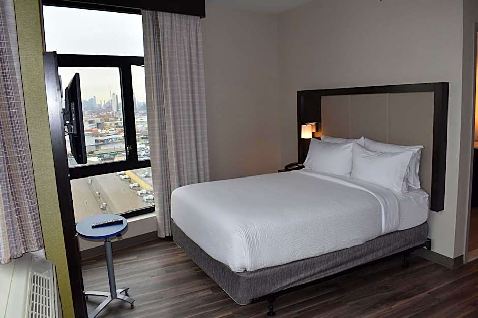 Holiday Inn Express Long Island City E New York By IHG