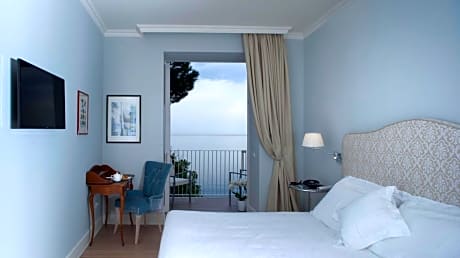 Classic Double Room with Sea View and Terrace