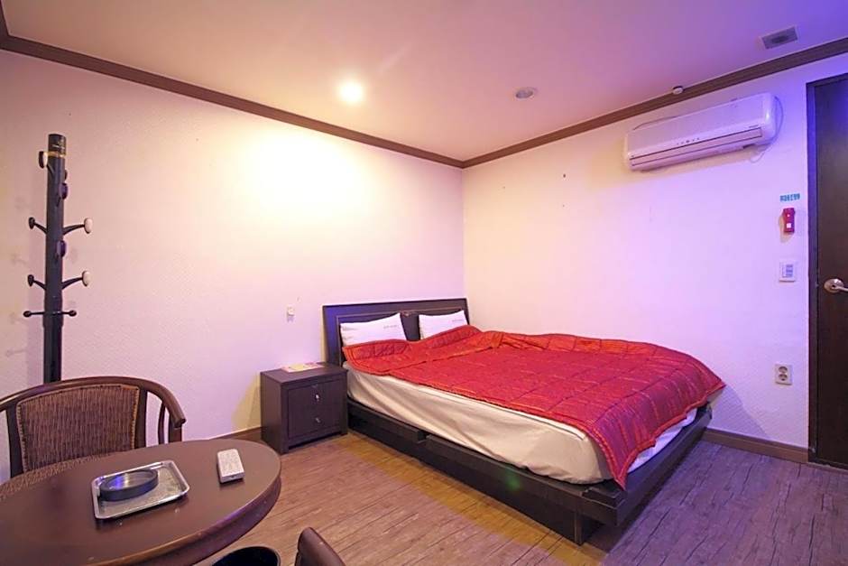 Shine Motel