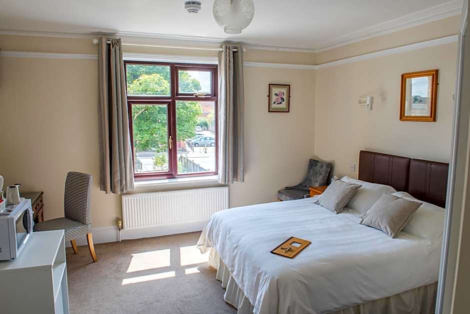 Toothbrush Rooms at Lattice Lodge - Guest Kitchen & EV Recharging