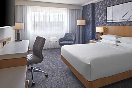 Room, 1 King Bed, River View