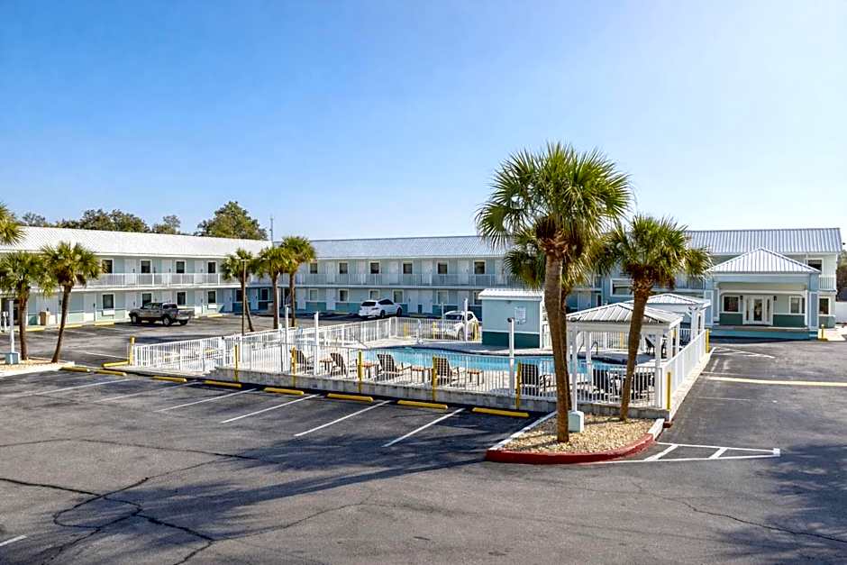 Destin Inn & Suites
