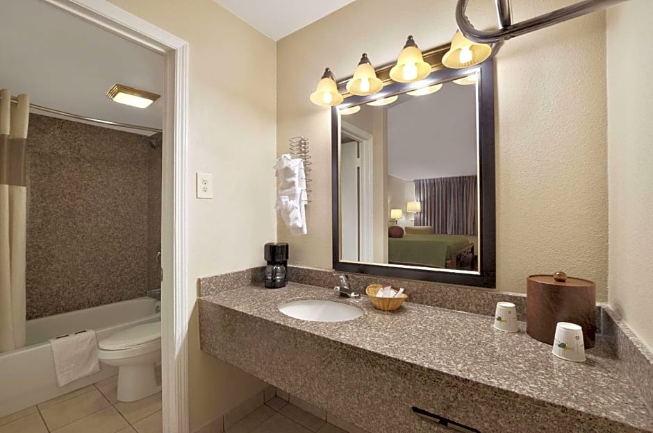 Travelodge by Wyndham New Orleans Harvey Hotel