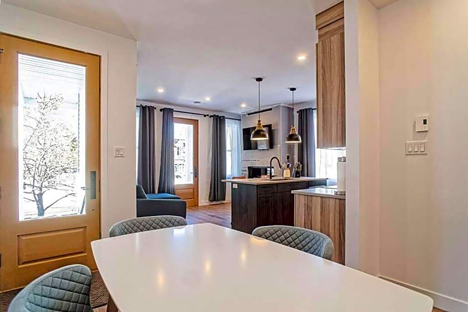 201 Condo au rez de chaussée , au coeur de Bromont