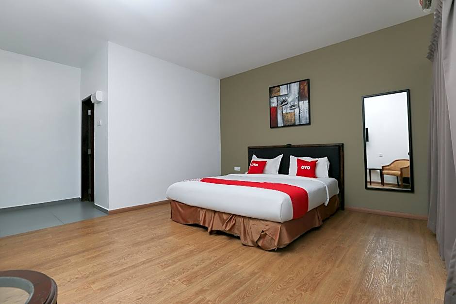 OYO 89915 EAST MOUNT HOTEL