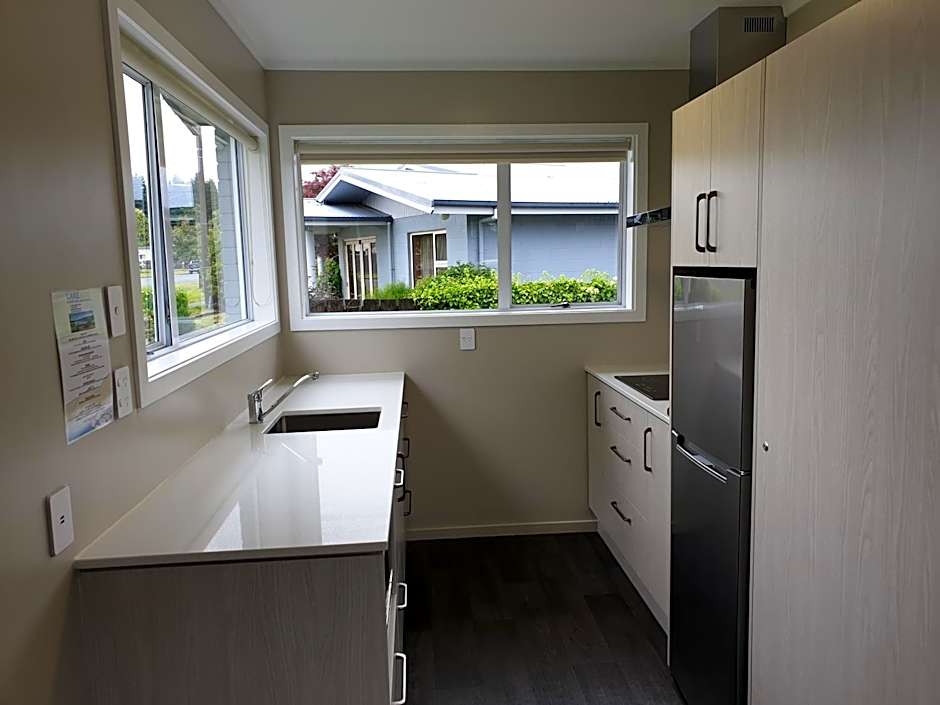 Lakeside Motel & Apartments