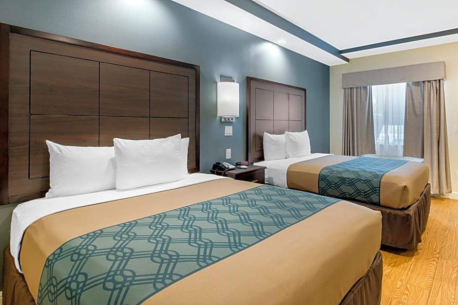 Econo Lodge Inn & Suites