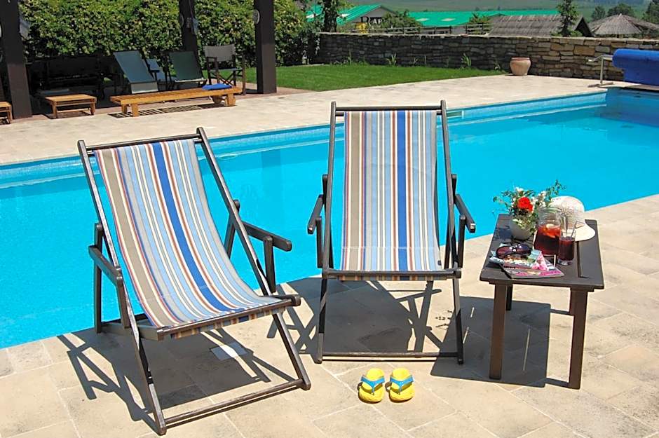 Country Club La Mesteceni