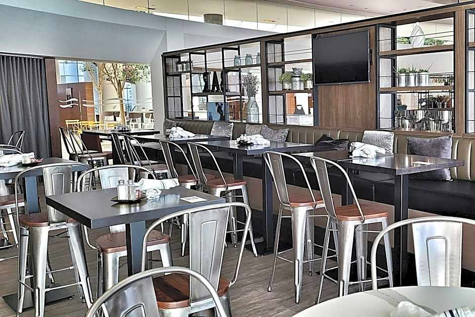 Renaissance by Marriott Schaumburg Convention Center Hotel