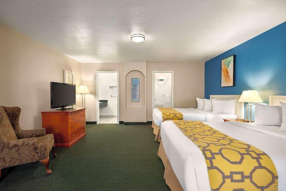 Photo 1 of 3 of Deluxe 2 Queen Beds, Jetted Tub