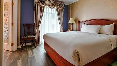 Exterior View Suite, 1 Queen Bed and 1 Queen Murphy Bed