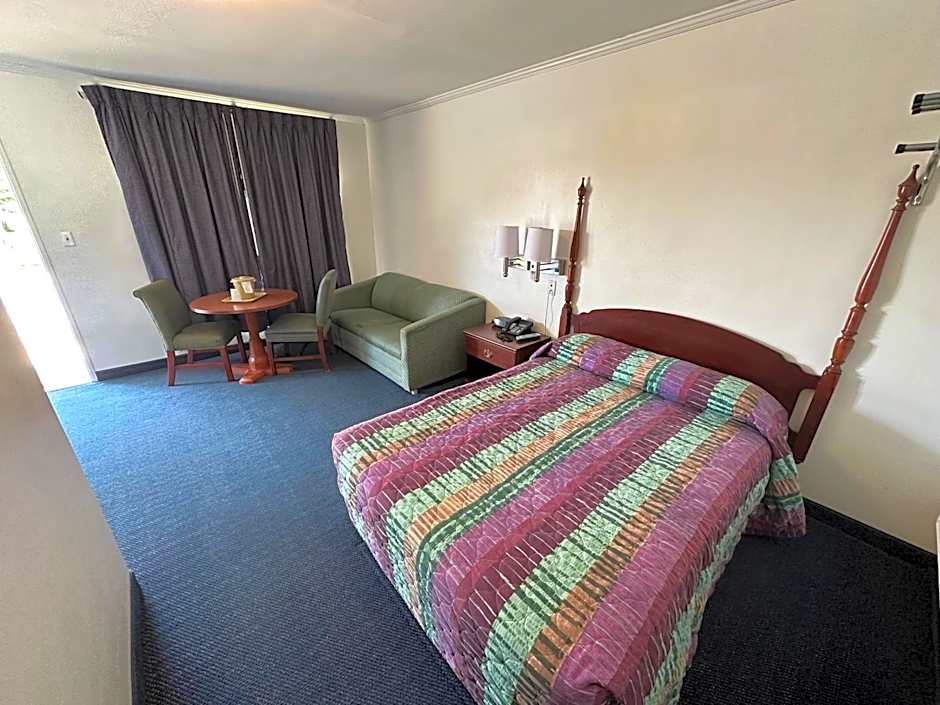 Four Oaks Lodging
