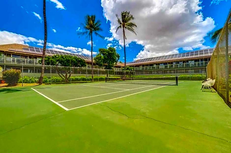 Updated Kihei Studio, Steps to Beach with Pool, Hot Tub & Parking