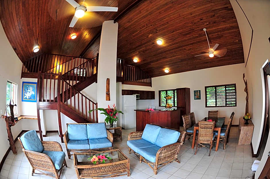 Poppy's on the Lagoon