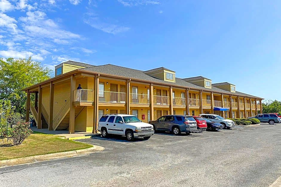 Bonita Lakes Inn