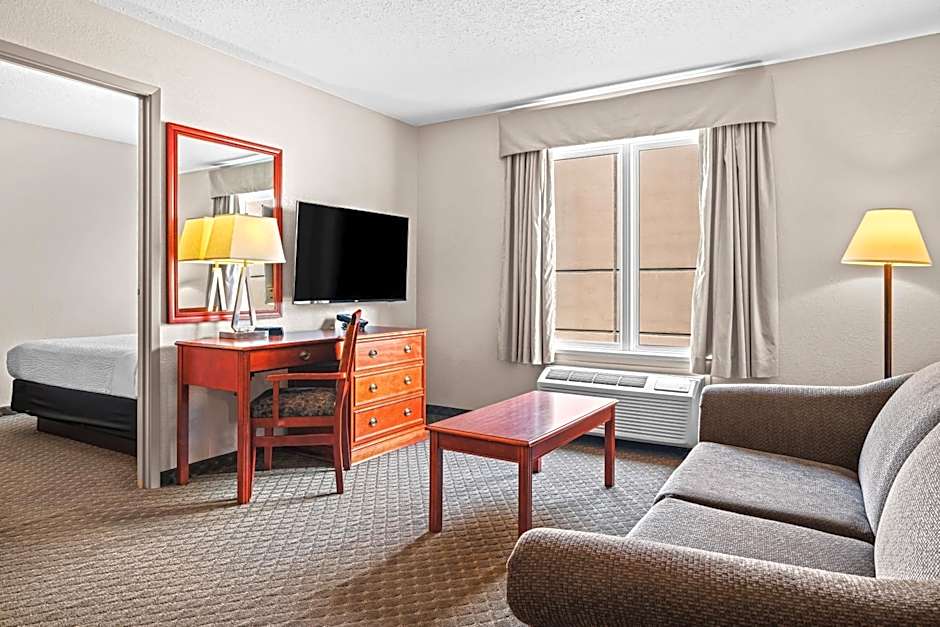 Days Inn & Suites by Wyndham Winkler