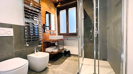 STUDIO apartment sleeps 4