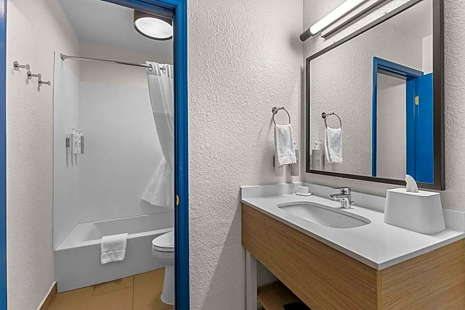 Spark by Hilton Glendale Peoria Phoenix North