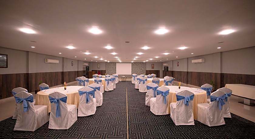 Hotel Clarks Collection Bhavnagar