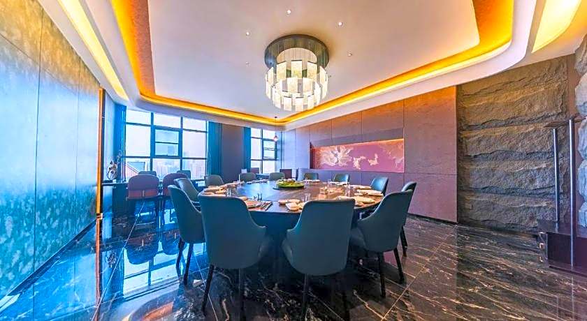 IU Hotels· Lanzhou Xike Station Huanghelou Branch