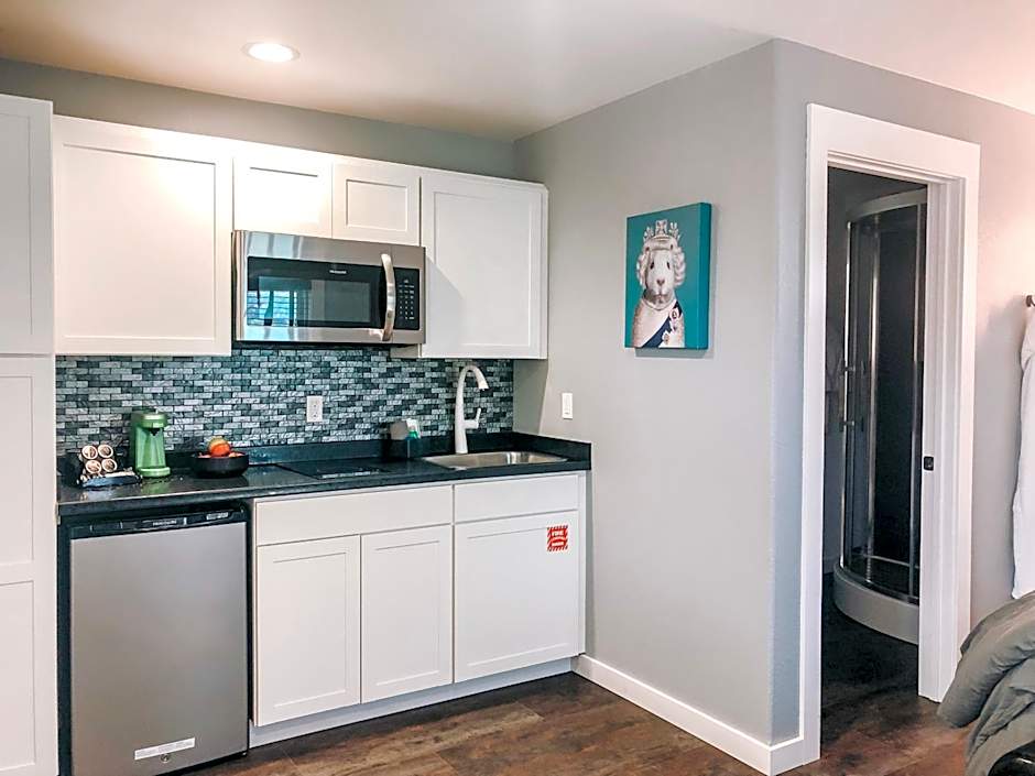 EO Bungalows, Black Hills