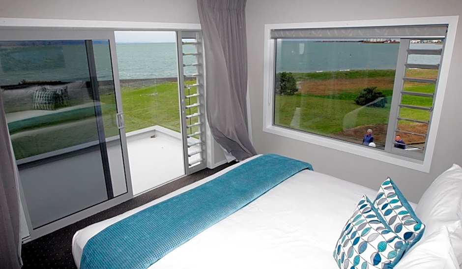 East Pier Hotel