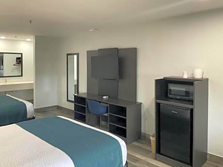 Queen Room with Two Queen Beds - Non-Smoking