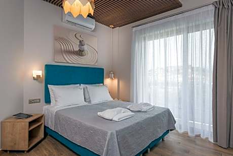 Double Room with Balcony, Sea View & Common  Kitchen