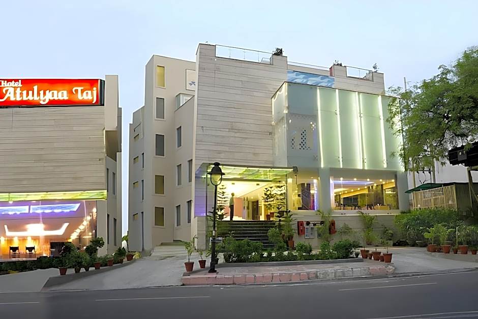 Hotel Atulyaa Taj