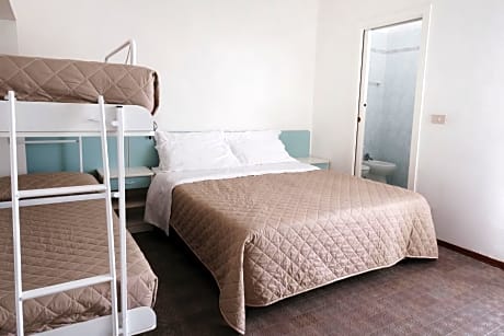 Economy Triple Room