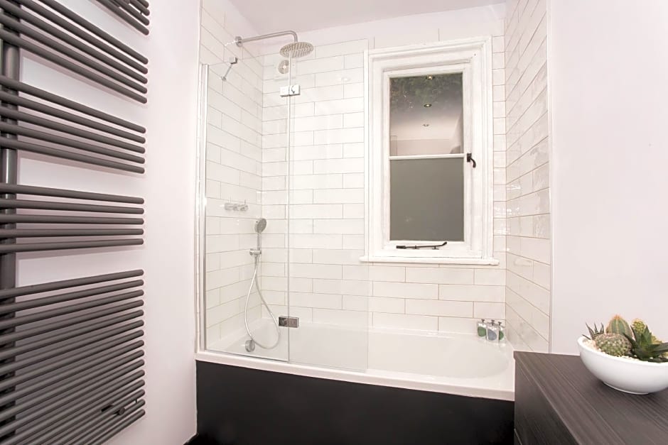 Locksbrook Lodge - Hot Tub - Spacious Outdoor Space