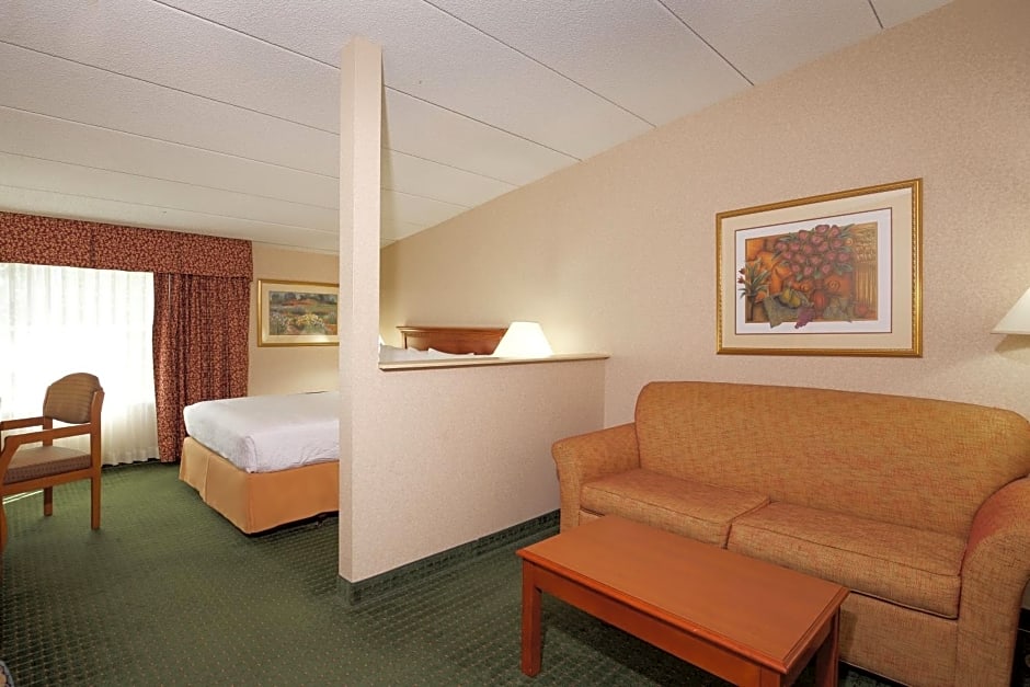 White River Inn & Suites