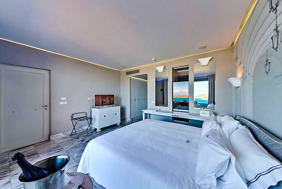 Royal Marmin Bay Boutique & Art Hotel