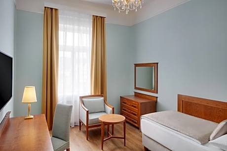 Hvezda - Premium Single Room with Wellness and Fitness Access