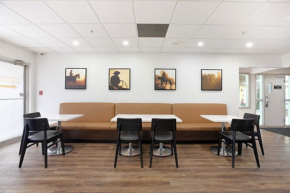 Super 8 by Wyndham Calgary Shawnessy Area