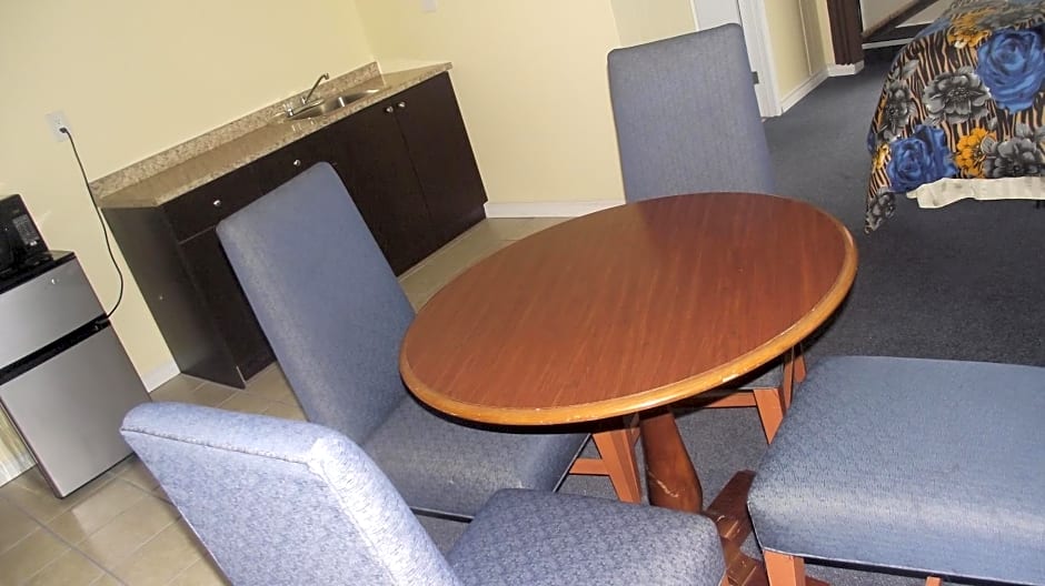 Empress Inn and Suites by the Falls