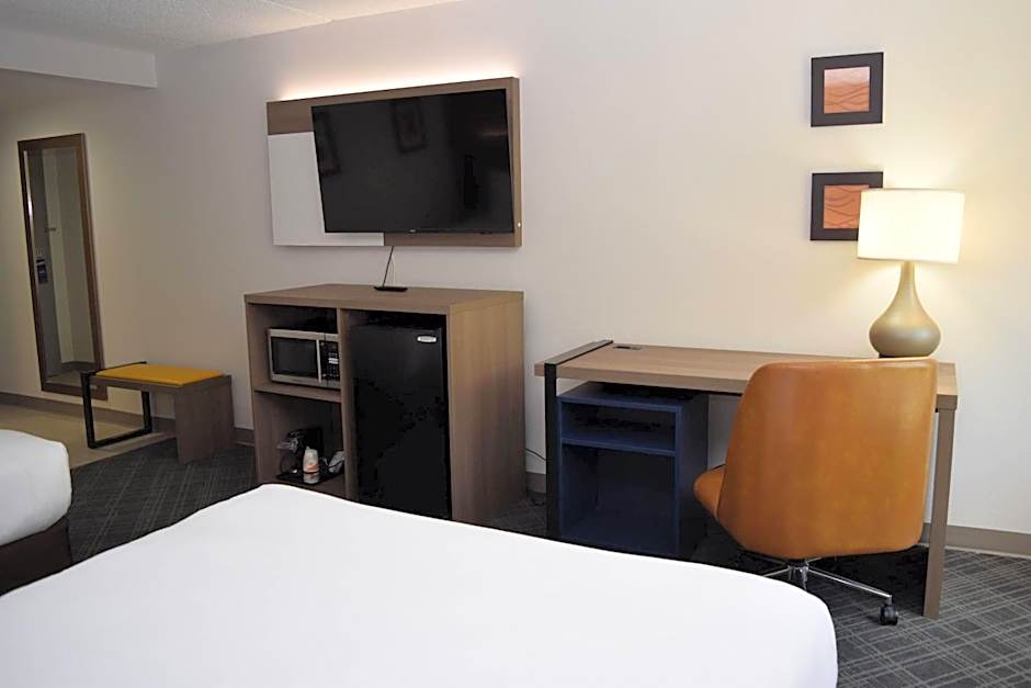 Comfort Inn & Suites Syracuse-Carrier Circle