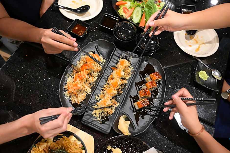 12 The Residence Hotel & Apartment