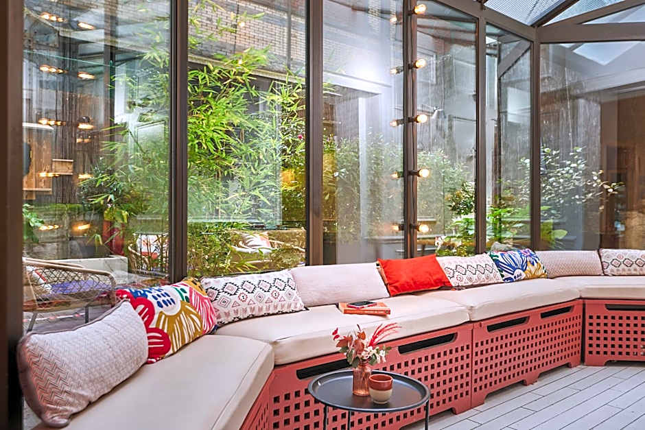 Hotel Cervantes by Happyculture