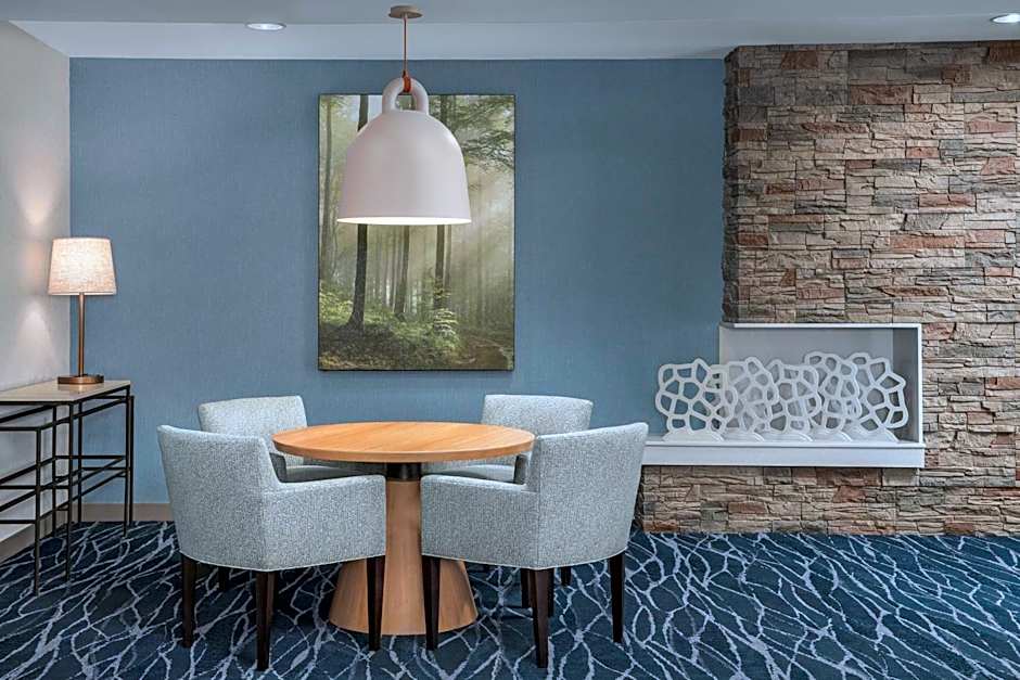 Fairfield Inn & Suites by Marriott Roanoke Hollins/I-81