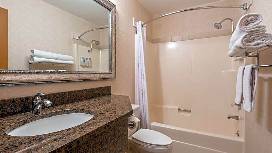 RiverTree Inn & Suites