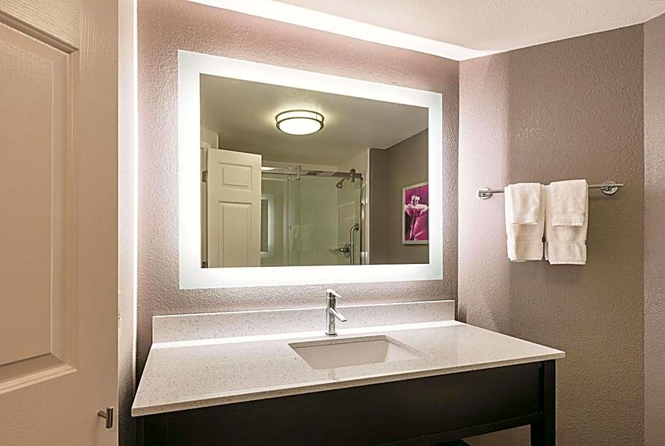 La Quinta Inn & Suites by Wyndham Atlanta Alpharetta