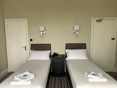 Twin Room with Shower