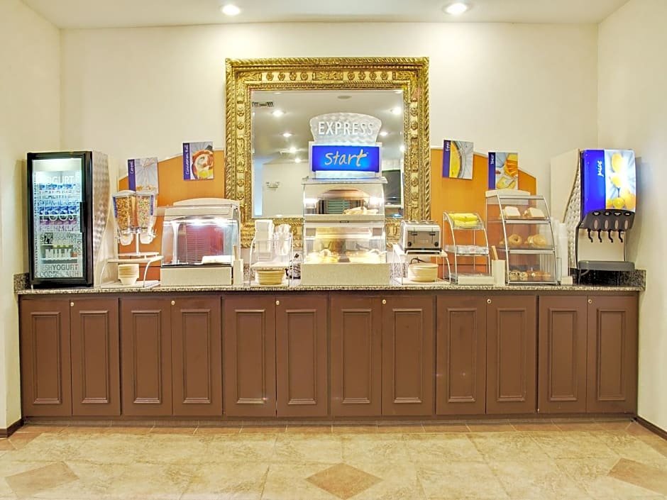 Holiday Inn Express Hotel & Suites Livingston By IHG