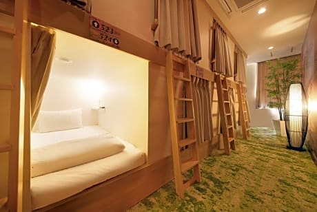 Moderate Capsule Room for Male (Lower)