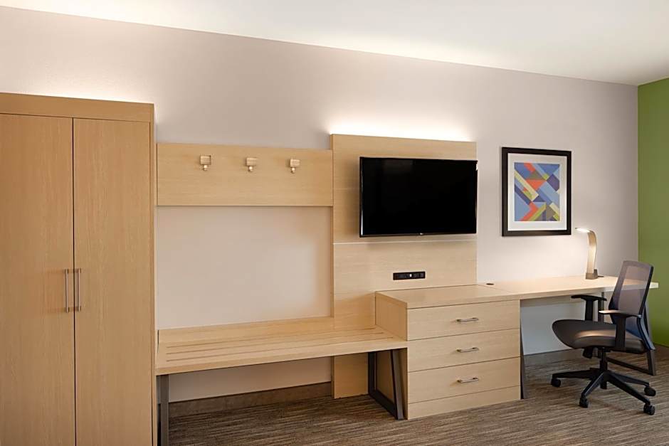 Holiday Inn Express & Suites Ft Myers Beach-Sanibel Gateway By IHG