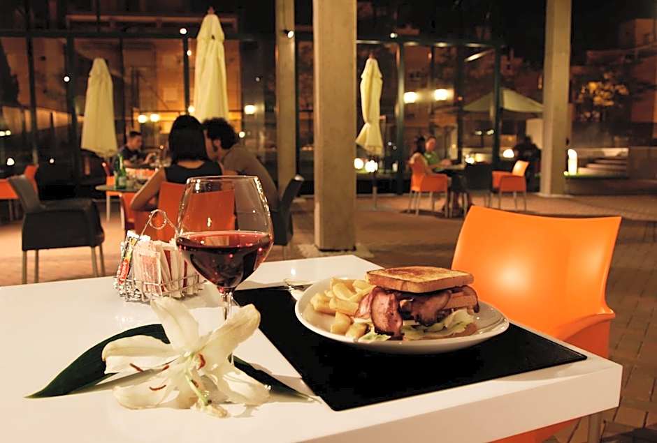 täCH Madrid Airport